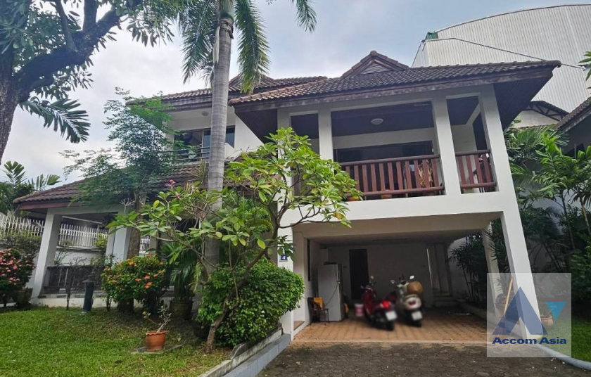 ให้เช่าบ้านสุขุมวิท อโศก ทองหล่อ : 🔼🔽 AccomA 4 Beds House for Rent in Sukhumvit, BTS Phrom Phong at Kid Friendly House Compound