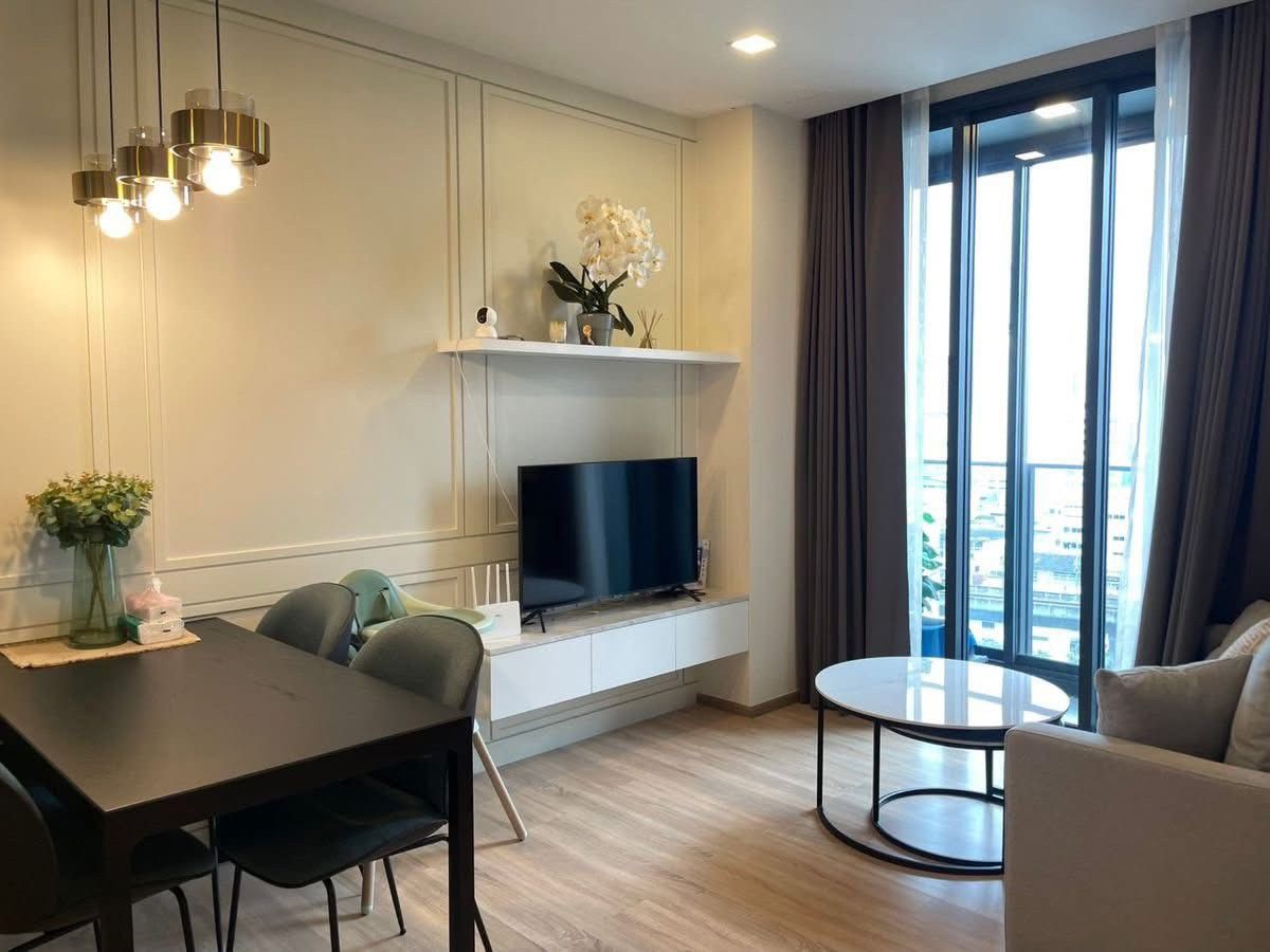 For RentCondoRatchathewi,Phayathai : ★ XT Phayathai ★ 61 sq m., 16th floor (2 bedroom, 2 bathroom), ★near BTS Phayathai and Airport Link Ratchaprarop ★near shopping areas and department stores ★ Many amenities★ Complete electrical appliances