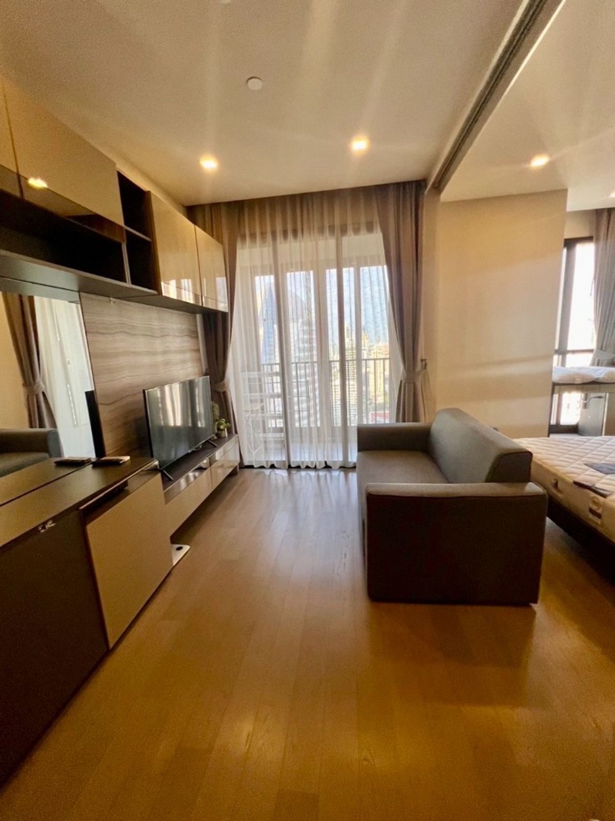 ให้เช่าคอนโดสุขุมวิท อโศก ทองหล่อ : ^^Ashton Asoke for Rent High floor 1 Bedroom East view size 35m2. ให้เช่า 1 ห้องนอน ทิศตะวันออก 35 ตร.ม ชั้น 28