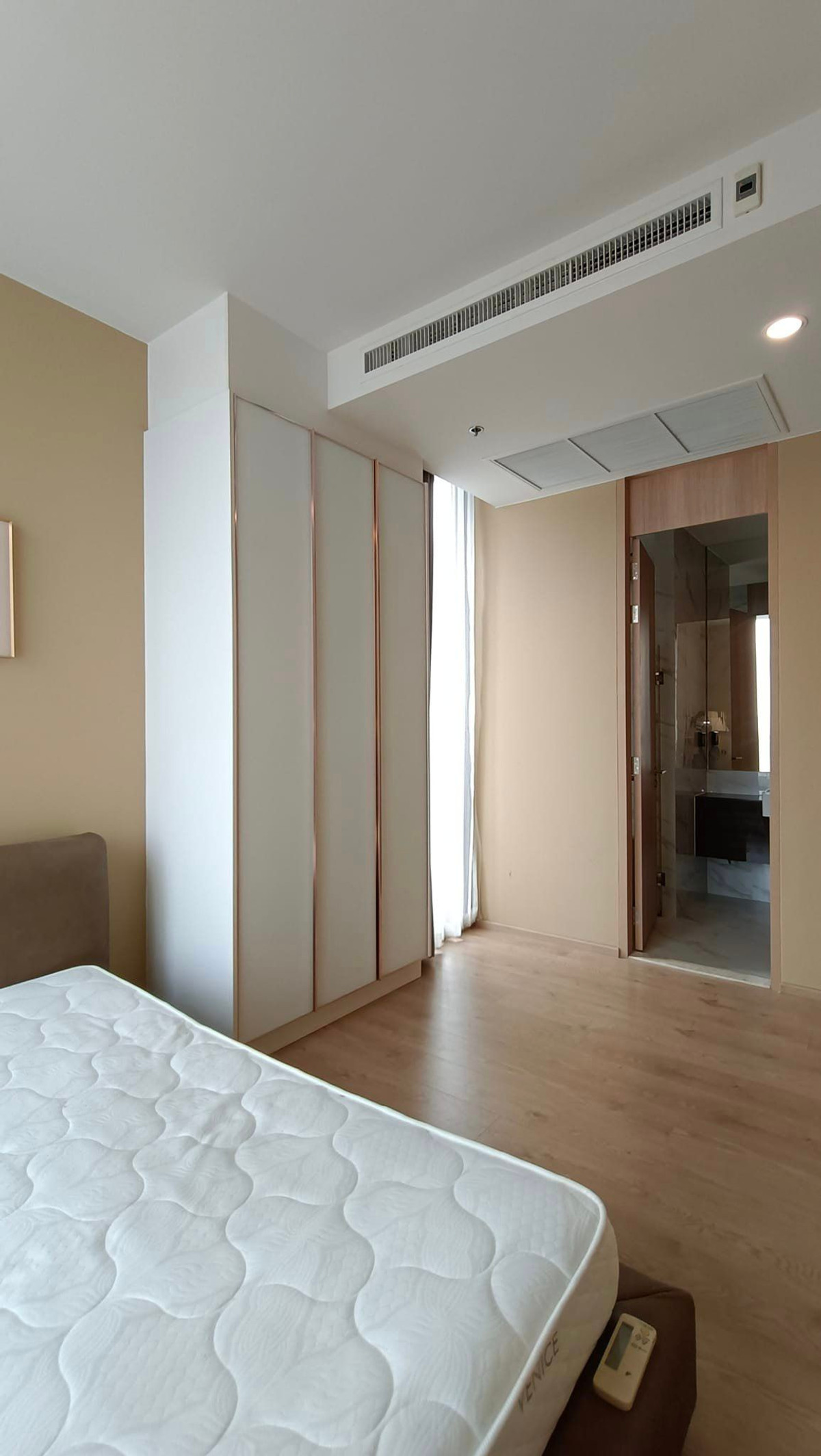 ให้เช่าคอนโดสุขุมวิท อโศก ทองหล่อ : โนเบิล บี19 NOBLE BE19 🌸มีอ่างอาบน้ำ คอนโดอโศก คอนโดสุขุมวิท 19 ให้เช่า ใกล้ BTS อโศก MRT สุขุมวิท