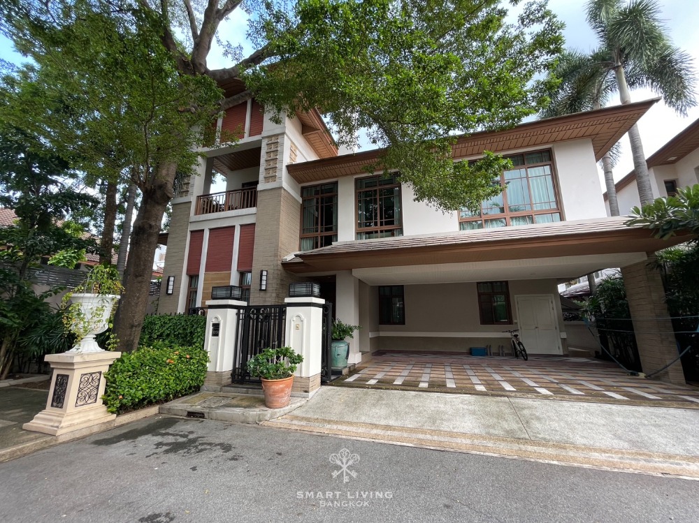For RentHouseOnnut, Udomsuk : 📢👇For rent house in nice compound with good security in the heart of BKK near  EmQuartier, The Emporium, St.Andrews International School Bangkok, BTS Phra Khanong