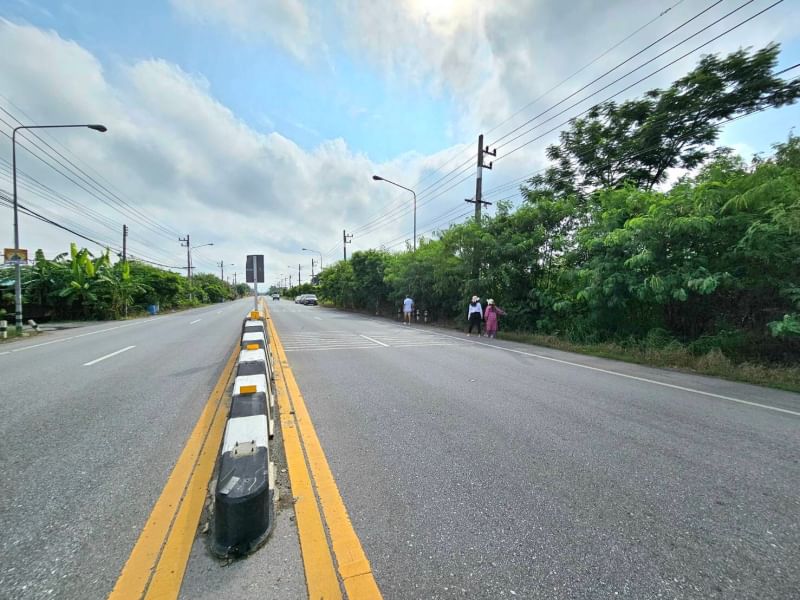 ขายที่ดินนครปฐม : ขายที่ดิน 25 ไร่ 1 งาน 41 ตารางวา  ตำบลงิ้วราย อำเภอนครชัยศรี จ.นครปฐม ติดถนนเมน นครชัยศรี ศาลายา ( ถนนทางหลวงชนบท 4006 ) เดินทางสะดวกสบาย น้ำไม่ท่วม ทำเลเหมาะทำหมู่บ้านจัดสรร