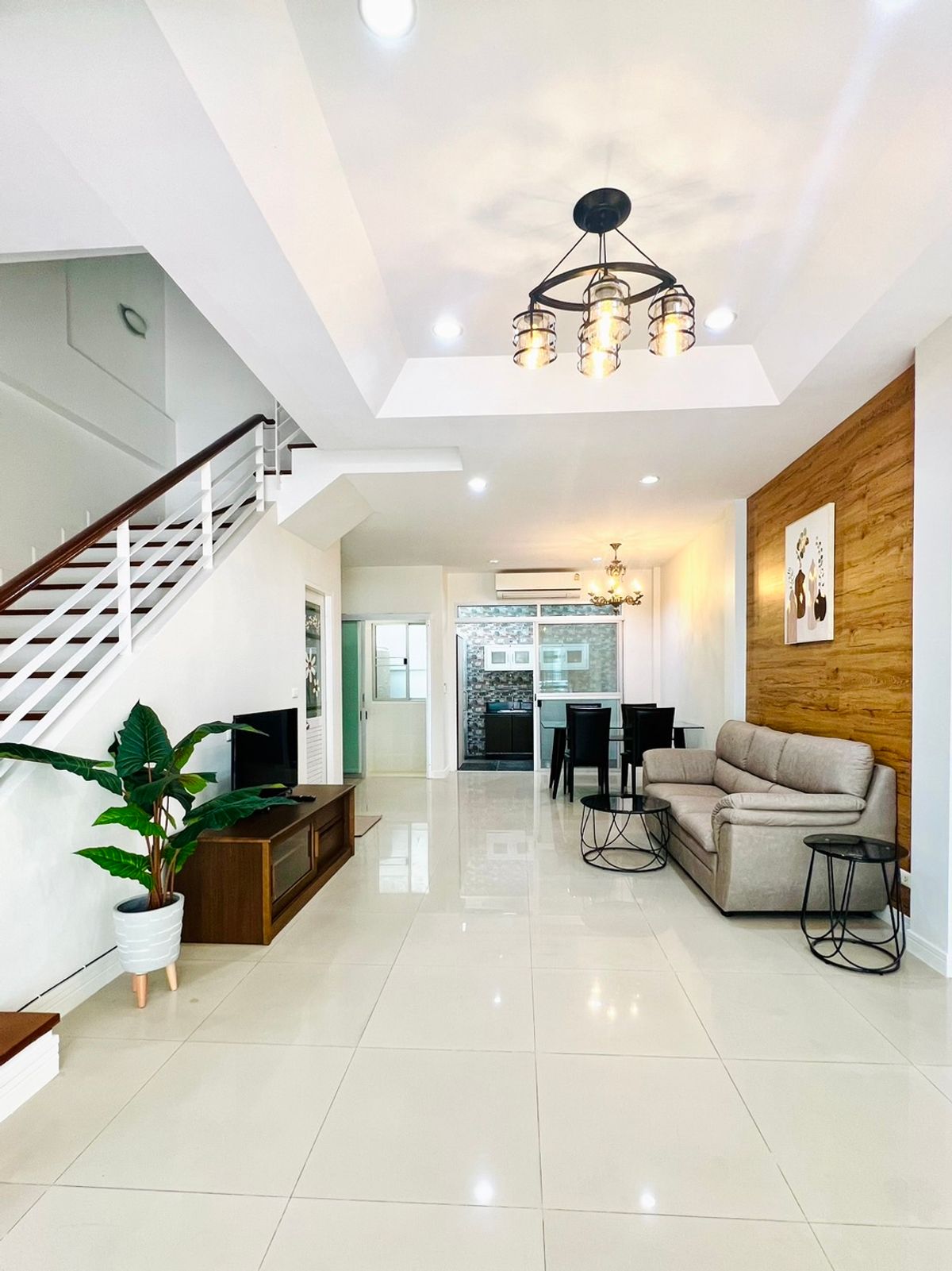 ให้เช่าทาวน์โฮมพัฒนาการ ศรีนครินทร์ : ให้เช่า บ้านกลางเมือง 35,000 บาท/เดือน เฟอร์ฯ ครบ พร้อมเข้าอยู่