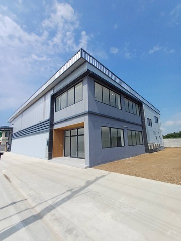 For RentWarehousePathum Thani,Rangsit, Thammasat : New factory for rent, 600 sq.m., purple area, Pathum Thani area, Lam Luk Ka, Khlong 9, can be used as a factory. The project has all types of public utilities ready for completion.