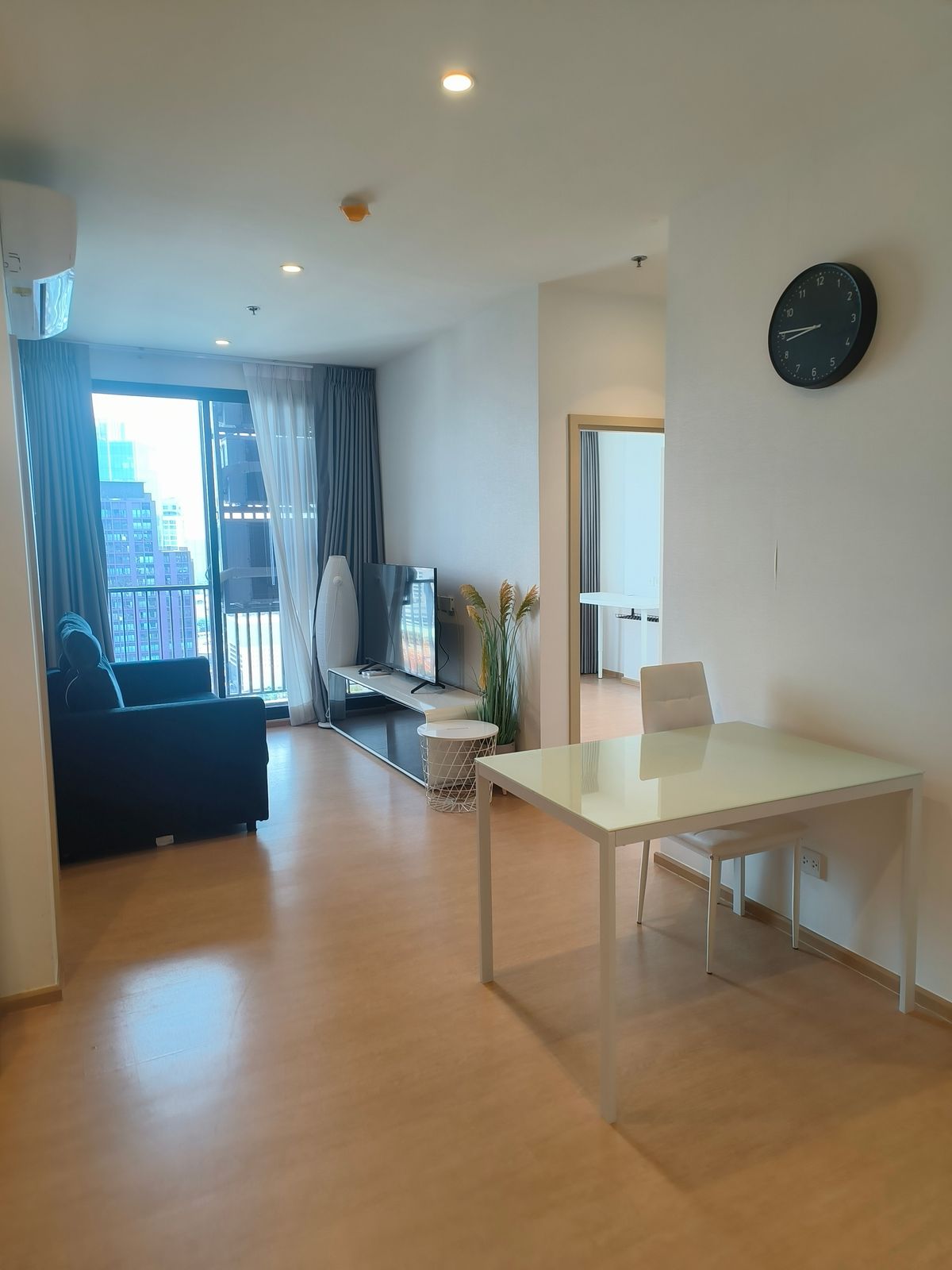 For RentCondoSukhumvit, Asoke, Thonglor : Pet friendly, Maru Ekkamai. heigh floor, nice decoration, lower price