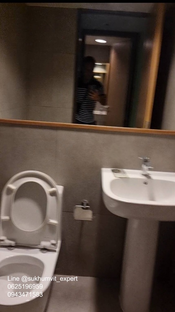 For RentRetail SpaceSukhumvit, Asoke, Thonglor : BTS Phrom Phong Shop for rent, size 177 square meters, suitable for clinic, music school, spa, art school.