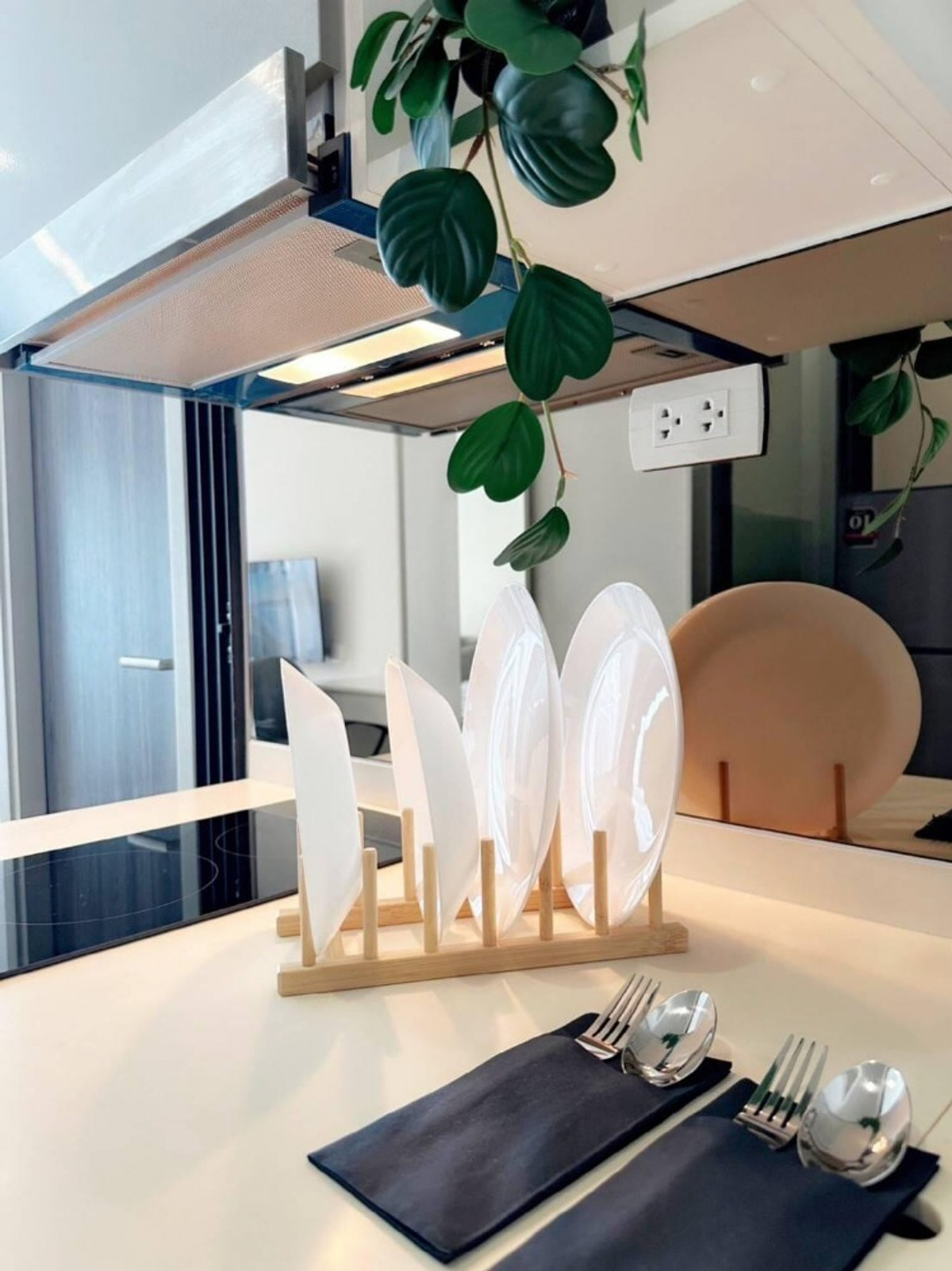 ให้เช่าคอนโดพัฒนาการ ศรีนครินทร์ : ✅ TR9S125 ✅ Line : @p2nproperty