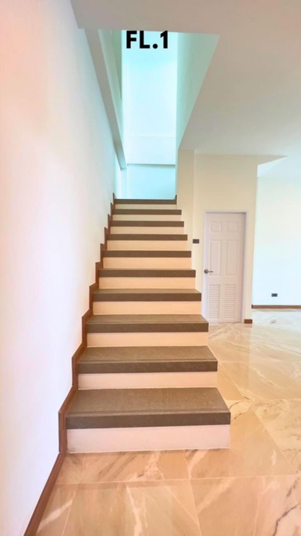 ให้เช่าโฮมออฟฟิศเลียบทางด่วนรามอินทรา : ปล่อยเช่า โฮมออฟฟิศ เอกมัย - รามอินทรา ออฟฟิศ สุดหรู เพดานสูง 6 เมตร รองรับ EV Charger | เหมาะ โฮมออฟฟิศ | ไลฟ์สดขายของ | ขายออนไลน์ | สอนพิลาทิส สอนโยคะ (ที่จอดรถ 3 คัน)