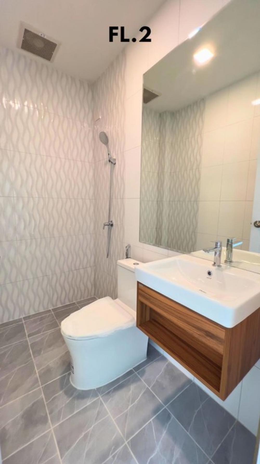 ให้เช่าโฮมออฟฟิศเลียบทางด่วนรามอินทรา : ปล่อยเช่า โฮมออฟฟิศ เอกมัย - รามอินทรา ออฟฟิศ สุดหรู เพดานสูง 6 เมตร รองรับ EV Charger | เหมาะ โฮมออฟฟิศ | ไลฟ์สดขายของ | ขายออนไลน์ | สอนพิลาทิส สอนโยคะ (ที่จอดรถ 3 คัน)