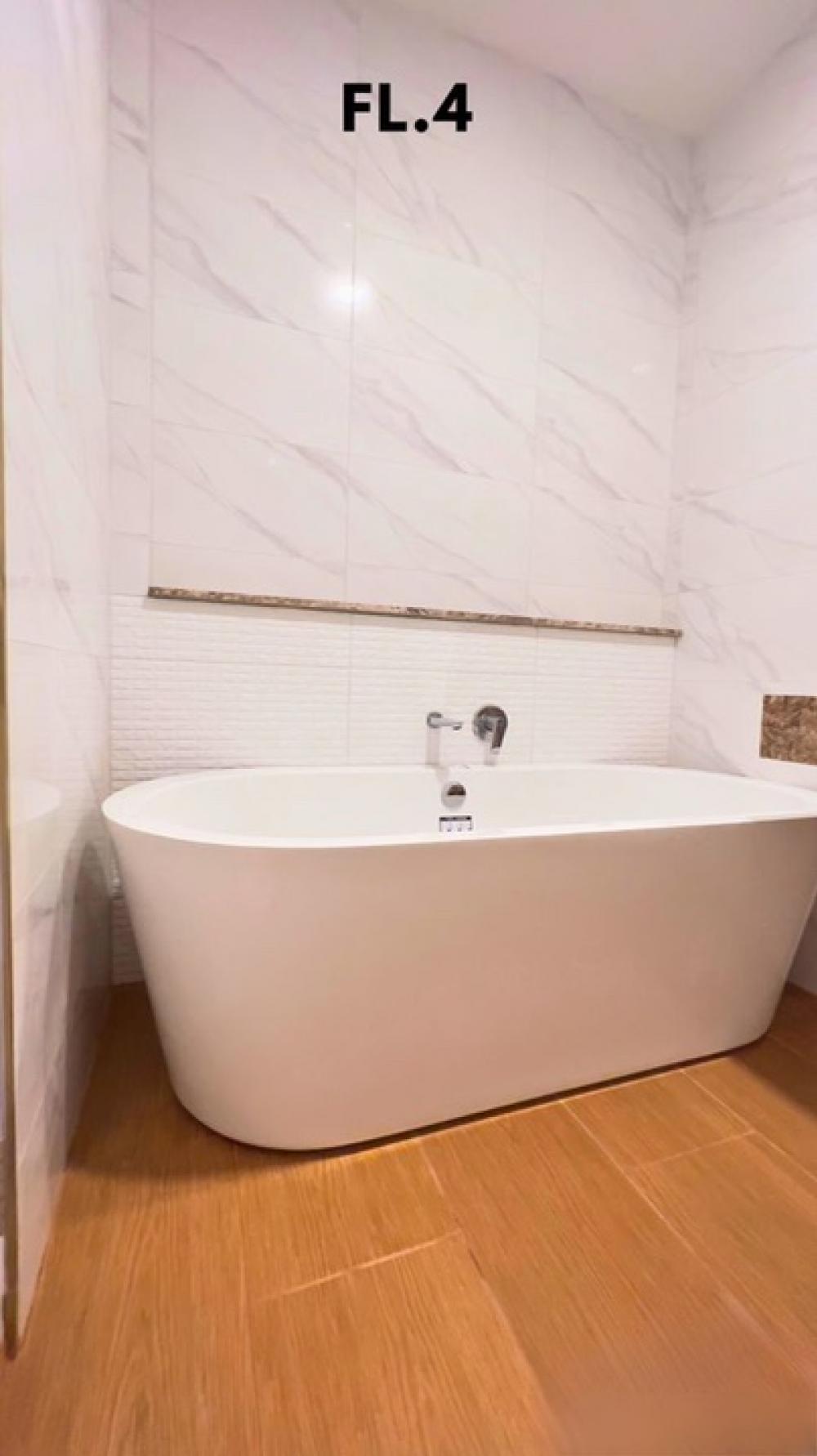 ให้เช่าโฮมออฟฟิศเลียบทางด่วนรามอินทรา : ปล่อยเช่า โฮมออฟฟิศ เอกมัย - รามอินทรา ออฟฟิศ สุดหรู เพดานสูง 6 เมตร รองรับ EV Charger | เหมาะ โฮมออฟฟิศ | ไลฟ์สดขายของ | ขายออนไลน์ | สอนพิลาทิส สอนโยคะ (ที่จอดรถ 3 คัน)