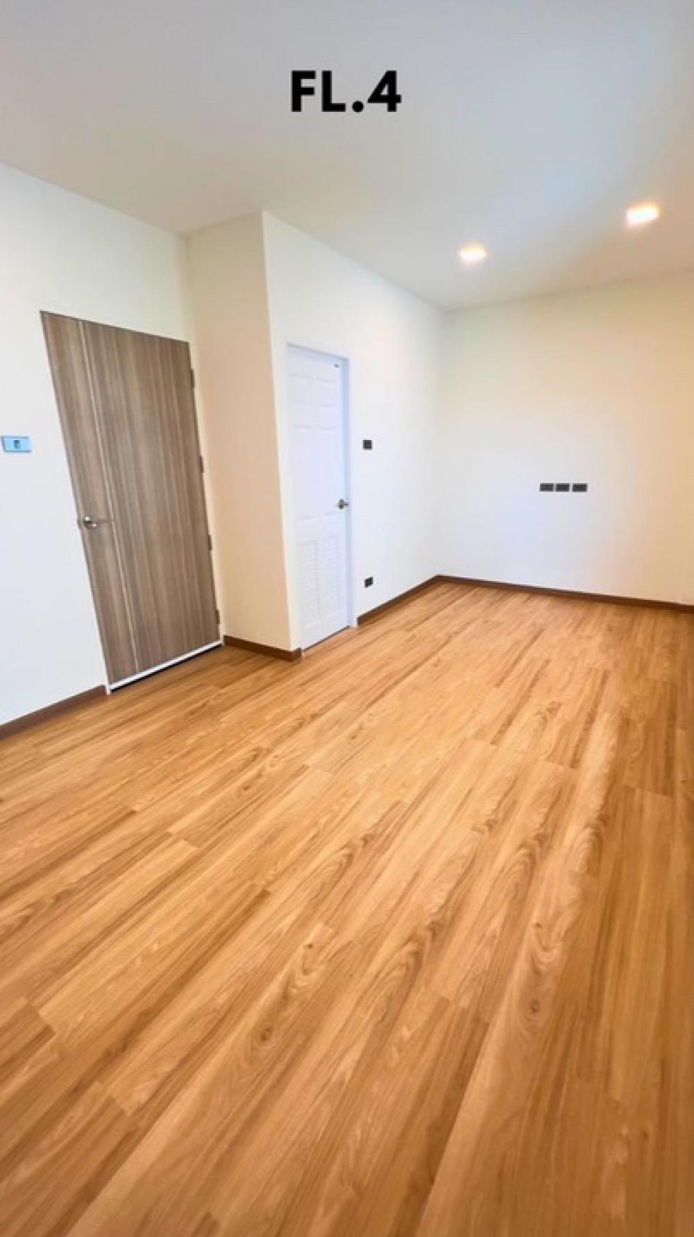 ให้เช่าโฮมออฟฟิศเลียบทางด่วนรามอินทรา : ปล่อยเช่า โฮมออฟฟิศ เอกมัย - รามอินทรา ออฟฟิศ สุดหรู เพดานสูง 6 เมตร รองรับ EV Charger | เหมาะ โฮมออฟฟิศ | ไลฟ์สดขายของ | ขายออนไลน์ | สอนพิลาทิส สอนโยคะ (ที่จอดรถ 3 คัน)