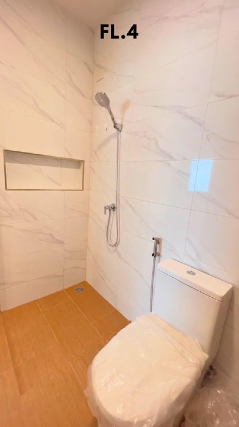 ให้เช่าโฮมออฟฟิศเลียบทางด่วนรามอินทรา : ปล่อยเช่า โฮมออฟฟิศ เอกมัย - รามอินทรา ออฟฟิศ สุดหรู เพดานสูง 6 เมตร รองรับ EV Charger | เหมาะ โฮมออฟฟิศ | ไลฟ์สดขายของ | ขายออนไลน์ | สอนพิลาทิส สอนโยคะ (ที่จอดรถ 3 คัน)