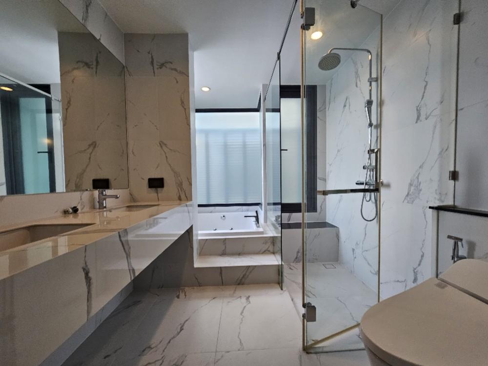 For SalePattanakan, Srinakarin : 🎉Selling a luxury 3-storey house, THE SONNE Srinakarin – Bangna project (The Sonne Srinakarin – Bangna), fully furnished, built-in, ready to move in, Soi Ton, no electric poles, south facing.