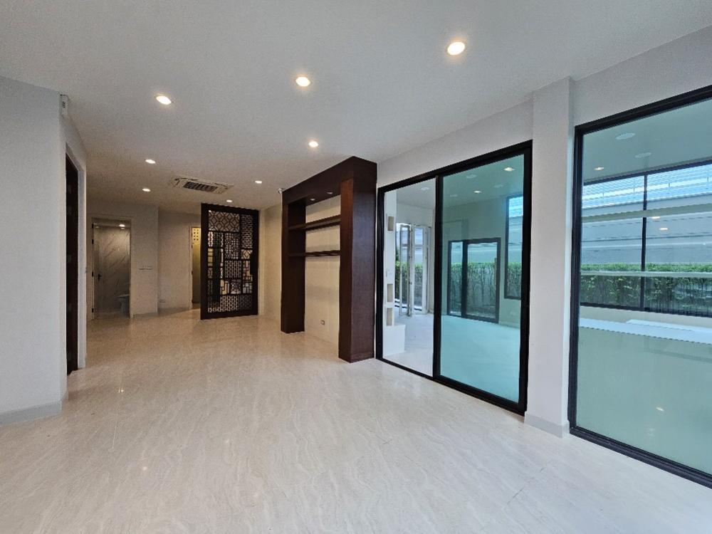 For SalePattanakan, Srinakarin : 🎉Selling a luxury 3-storey house, THE SONNE Srinakarin – Bangna project (The Sonne Srinakarin – Bangna), fully furnished, built-in, ready to move in, Soi Ton, no electric poles, south facing.