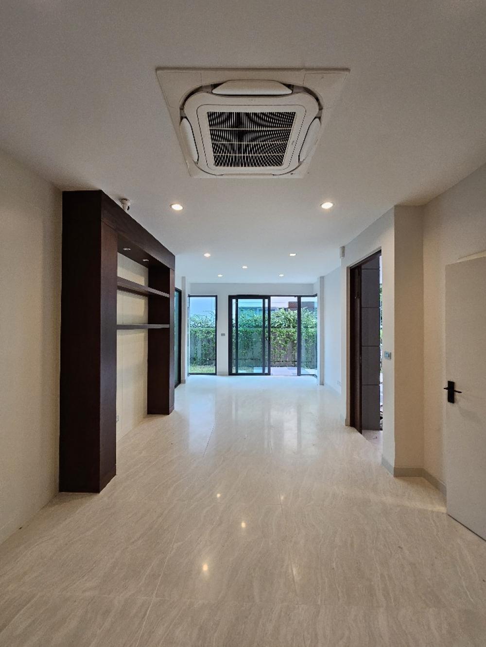 For SalePattanakan, Srinakarin : 🎉Selling a luxury 3-storey house, THE SONNE Srinakarin – Bangna project (The Sonne Srinakarin – Bangna), fully furnished, built-in, ready to move in, Soi Ton, no electric poles, south facing.