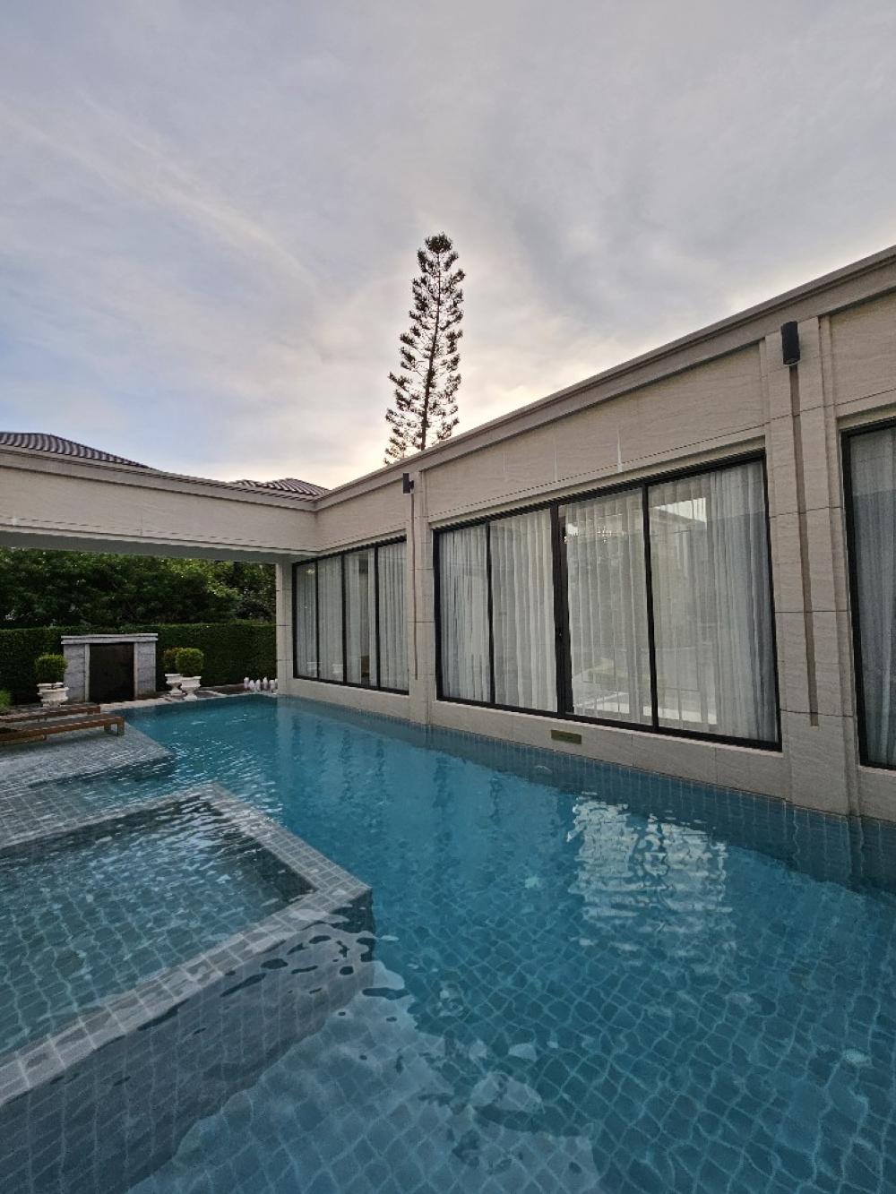 For SalePattanakan, Srinakarin : 🎉Selling a luxury 3-storey house, THE SONNE Srinakarin – Bangna project (The Sonne Srinakarin – Bangna), fully furnished, built-in, ready to move in, Soi Ton, no electric poles, south facing.