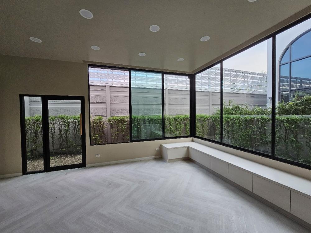 For SalePattanakan, Srinakarin : 🎉Selling a luxury 3-storey house, THE SONNE Srinakarin – Bangna project (The Sonne Srinakarin – Bangna), fully furnished, built-in, ready to move in, Soi Ton, no electric poles, south facing.