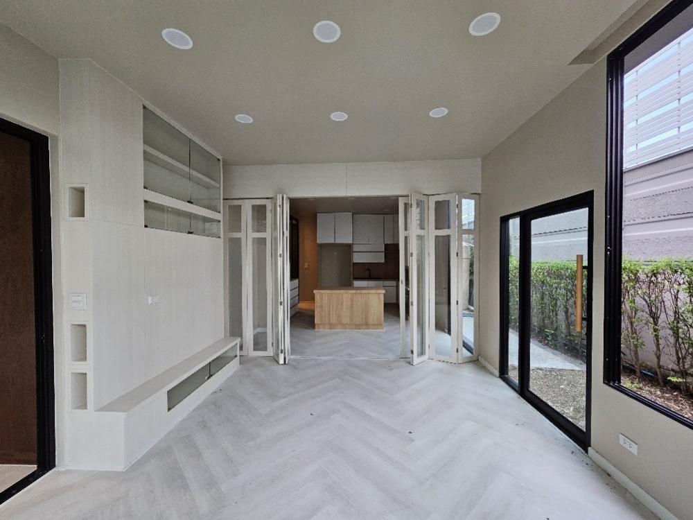 For SalePattanakan, Srinakarin : 🎉Selling a luxury 3-storey house, THE SONNE Srinakarin – Bangna project (The Sonne Srinakarin – Bangna), fully furnished, built-in, ready to move in, Soi Ton, no electric poles, south facing.