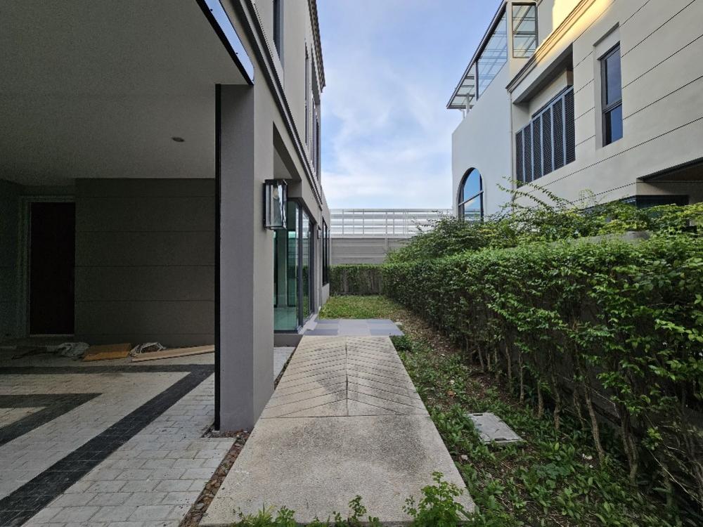 For SalePattanakan, Srinakarin : 🎉Selling a luxury 3-storey house, THE SONNE Srinakarin – Bangna project (The Sonne Srinakarin – Bangna), fully furnished, built-in, ready to move in, Soi Ton, no electric poles, south facing.