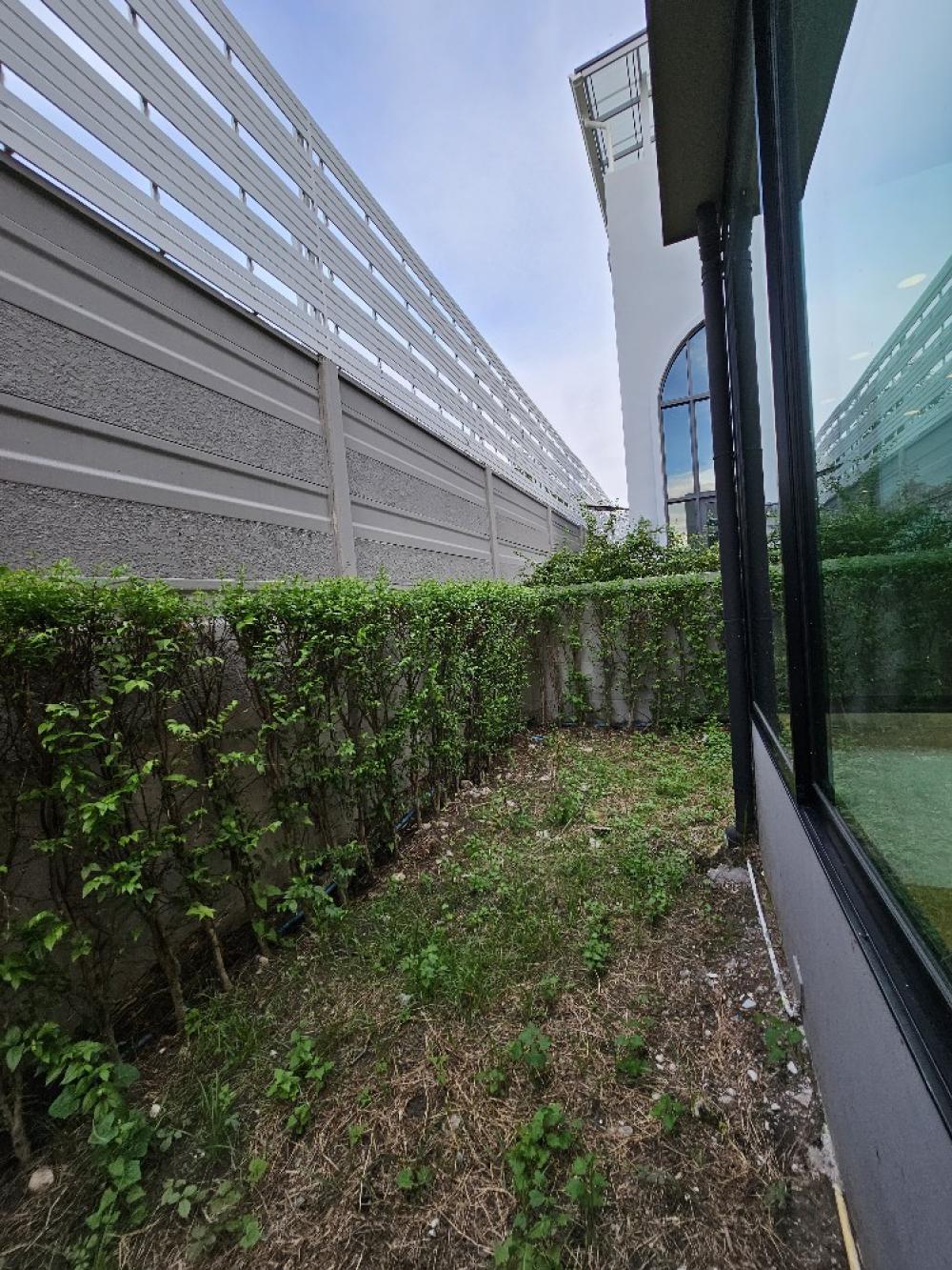 For SalePattanakan, Srinakarin : 🎉Selling a luxury 3-storey house, THE SONNE Srinakarin – Bangna project (The Sonne Srinakarin – Bangna), fully furnished, built-in, ready to move in, Soi Ton, no electric poles, south facing.