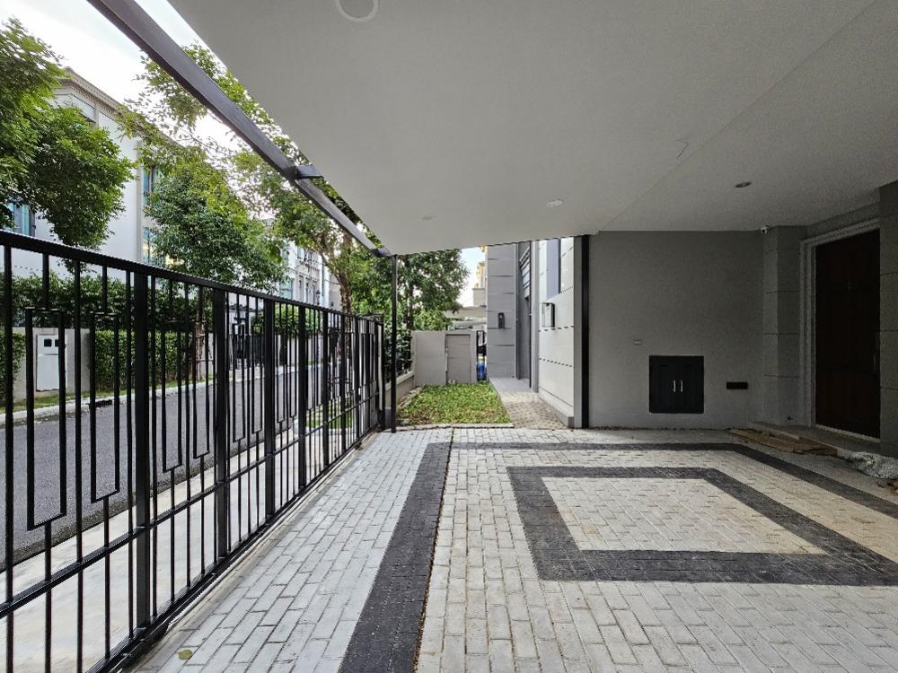 For SalePattanakan, Srinakarin : 🎉Selling a luxury 3-storey house, THE SONNE Srinakarin – Bangna project (The Sonne Srinakarin – Bangna), fully furnished, built-in, ready to move in, Soi Ton, no electric poles, south facing.