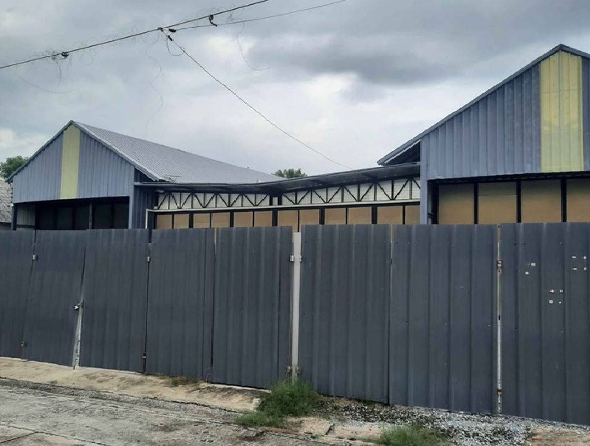 For RentWarehouseChokchai 4, Ladprao 71, Ladprao 48, : For Rent Warehouse for rent with 8 worker rooms / Soi Lat Phrao 107, Soi RBAC, near The Mall Bangkapi / Land area 106 square wah, total usable area 234 square meters, six-wheel trucks, ten-wheel trucks can enter and exit