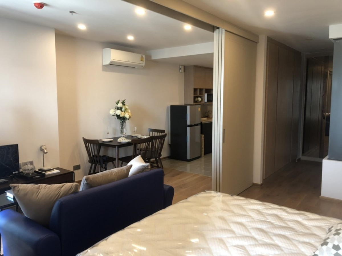 For RentCondoRatchathewi,Phayathai : ★ Q Childlom-Petchaburi ★ 47 sq m., 15th floor (1 bedroom), ★ near BTS Chidlom station ★ Airport link Ratchaprarop ★ many shopping areas ★ Complete electrical appliances Downtown area ★Very convenient to travel.
