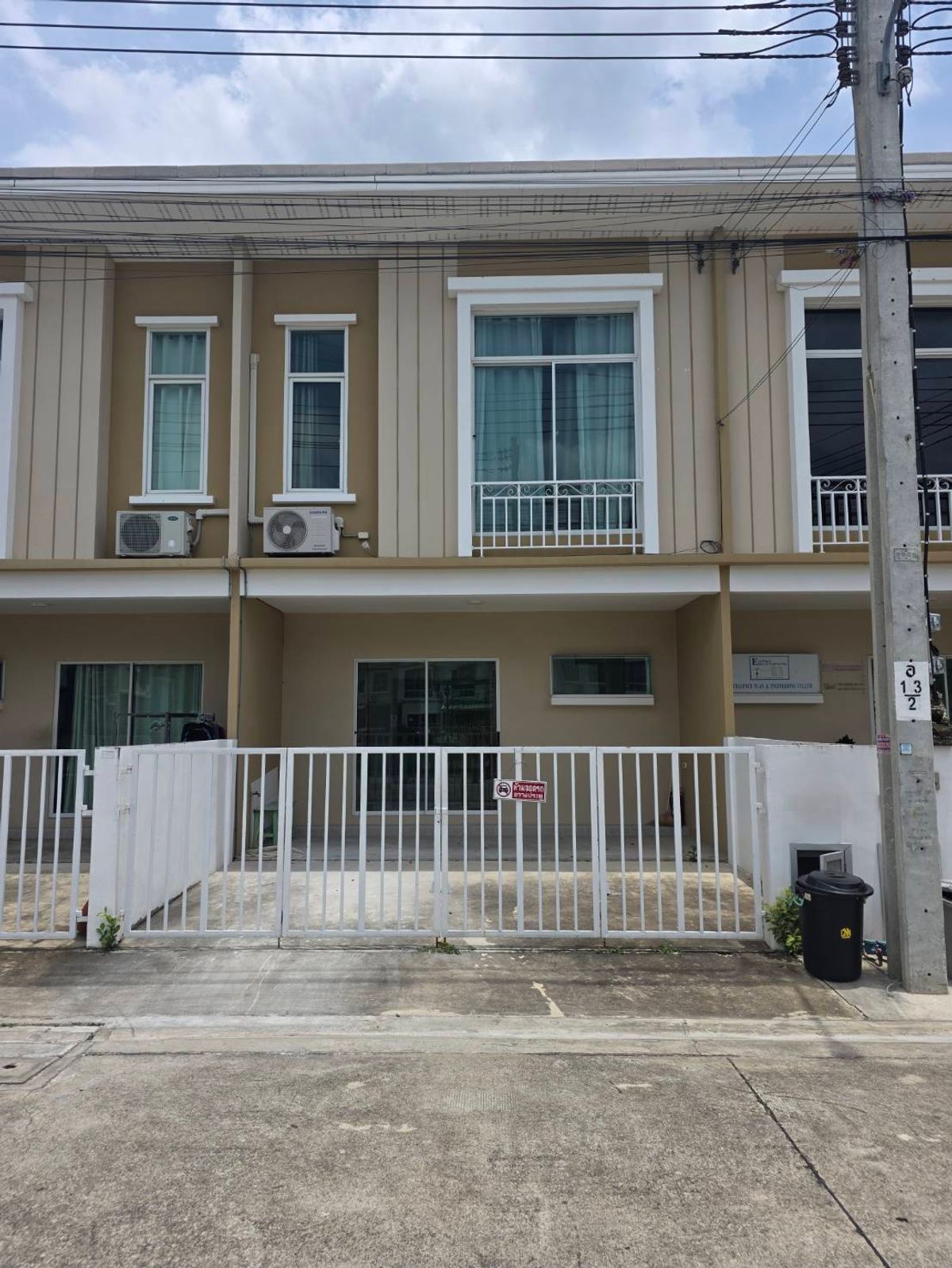 For RentTownhomeNonthaburi, Bang Yai, Bangbuathong : Townhome for rent, Sena Viva Rattanathibet-Bang Bua Thong, near the Municipal Fresh Market, Mueang Bang Bua Thong, just 2 minutes.