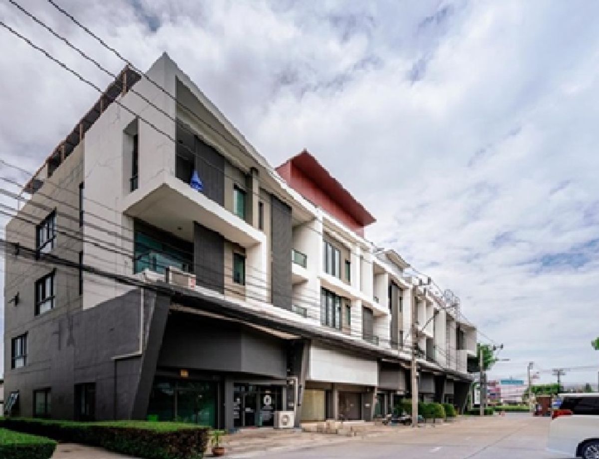 ให้เช่าโฮมออฟฟิศเลียบทางด่วนรามอินทรา : For Rent ให้เช่าอาคารพาณิชย์ 4.5 ชั้น 2 คูหา ตีทะลุ โครงการ บี อเวนิว วัชรพล ริมถนนสุขาภิบาล 5 อาคารตกแต่งหรูมาก ตกแต่งสวย เหมาะเป็นสำนักงาน , Studio , เสริมความงาม , อื่น ๆ / จดบริษัทได้