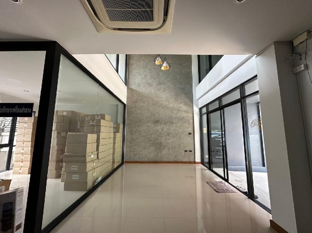 For SaleTownhomeChaengwatana, Muangthong : 🔥Urgent sale 3-story townhome HAUS35 Chaengwattana, Muang Thong Thani, size 33 sq m., 3 bedrooms, 4 bathrooms, 3 parking spaces🔥