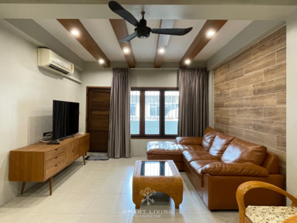 ให้เช่าบ้านสาทร นราธิวาส : ให้เช่าบ้าน 5 ชั้น, ซอยนนทรี12, 2ห้องนอน, มีดาดฟ้า ,สภาพใหม่ ,เฟอร์ครบพร้อมอยู่ ,จอดรถได้ 2 คัน ใกล้โลตัสพระราม3