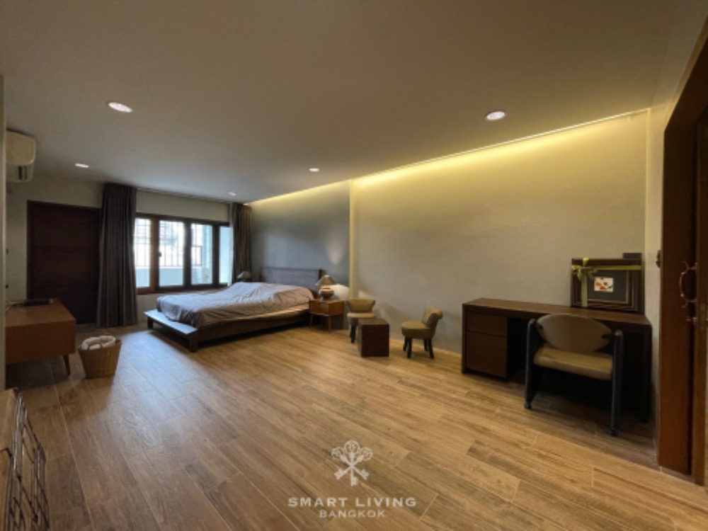 ให้เช่าบ้านสาทร นราธิวาส : ให้เช่าบ้าน 5 ชั้น, ซอยนนทรี12, 2ห้องนอน, มีดาดฟ้า ,สภาพใหม่ ,เฟอร์ครบพร้อมอยู่ ,จอดรถได้ 2 คัน ใกล้โลตัสพระราม3