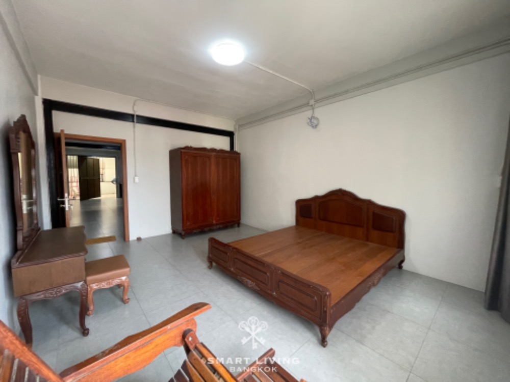 ให้เช่าบ้านสาทร นราธิวาส : ให้เช่าบ้าน 5 ชั้น, ซอยนนทรี12, 2ห้องนอน, มีดาดฟ้า ,สภาพใหม่ ,เฟอร์ครบพร้อมอยู่ ,จอดรถได้ 2 คัน ใกล้โลตัสพระราม3