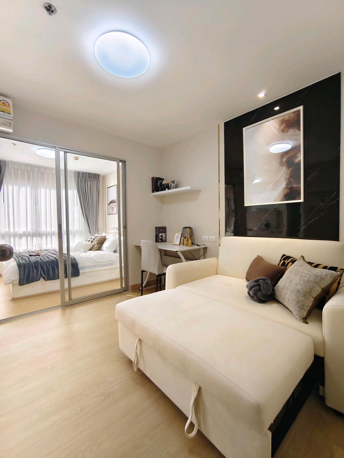 ขายคอนโดปิ่นเกล้า จรัญสนิทวงศ์ : 🔥 ขายด่วน! The Trust Residence ปิ่นเกล้า 🔥ห้องรีโนเวทใหม่ ฟีลเหมือนอยู่บ้าน ชั้น 5 วิวสวน โล่งสบาย ไม่อึดอัด จัดมุมทำงานไว้ให้เรียบร้อย อยู่เองก็ดี ปล่อยเช่าก็คุ้ม