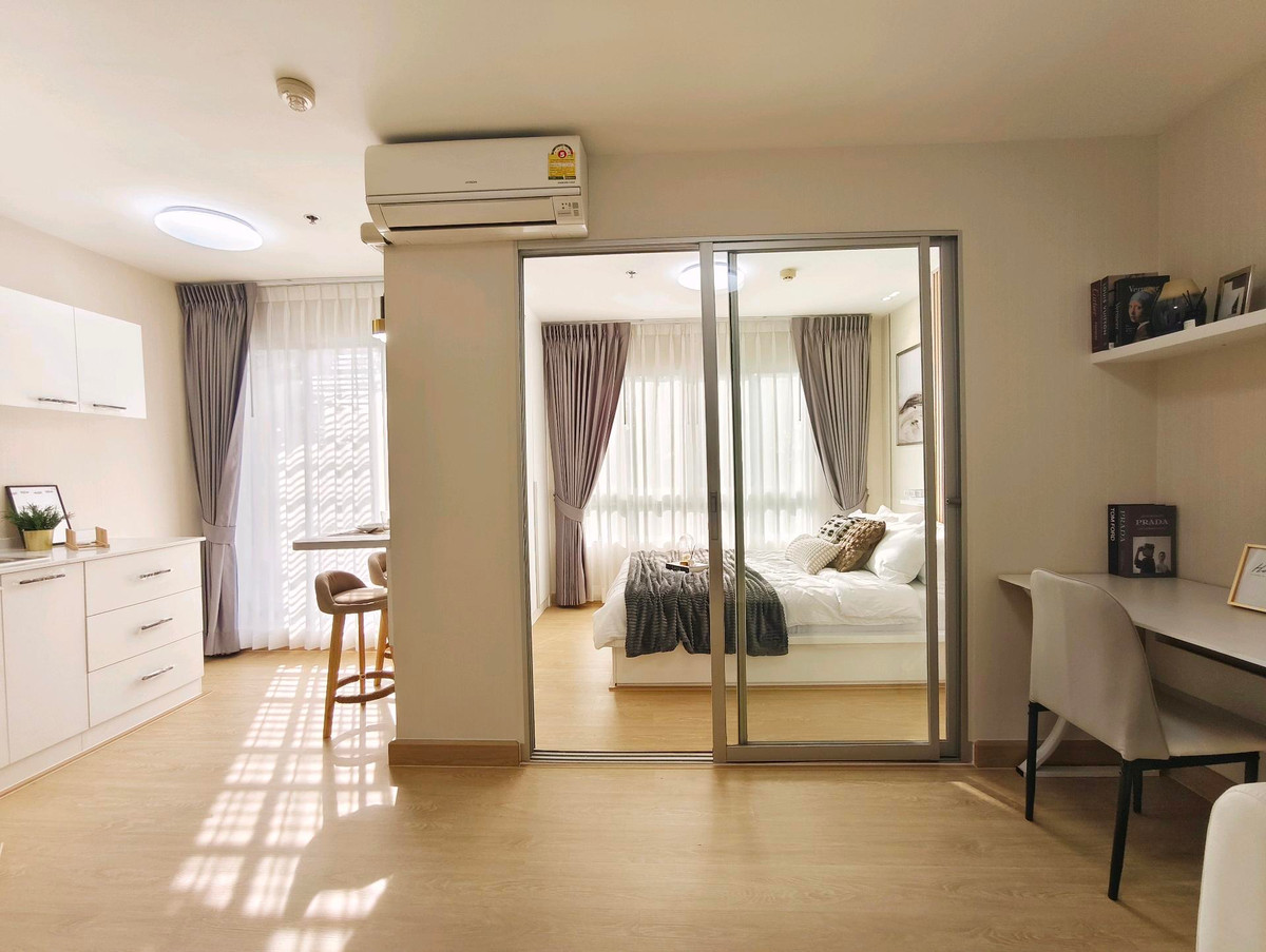 ขายคอนโดปิ่นเกล้า จรัญสนิทวงศ์ : 🔥 ขายด่วน! The Trust Residence ปิ่นเกล้า 🔥ห้องรีโนเวทใหม่ ฟีลเหมือนอยู่บ้าน ชั้น 5 วิวสวน โล่งสบาย ไม่อึดอัด จัดมุมทำงานไว้ให้เรียบร้อย อยู่เองก็ดี ปล่อยเช่าก็คุ้ม