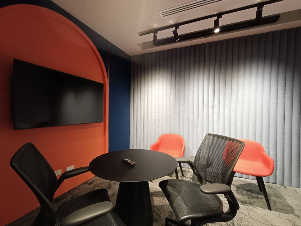 ให้เช่าสำนักงานสีลม ศาลาแดง บางรัก : เซอร์วิสออฟฟิศ พื้นที่สำนักงานให้เช่า สีลม Serviced Office ตกแต่งสวย พร้อมเข้าอยู่ อาคาร สีลม เอจ - Silom Edge Office Building 3 Workstations ราคาเช่า 29,740 บาท/เดือน ใกล้รถไฟฟ้า BTSศาลาแดง, MRTสีลม ย่านสีลม, ศาลาแดง