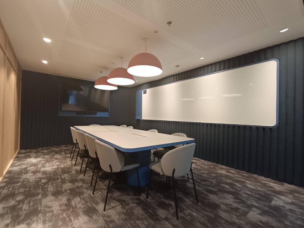 ให้เช่าสำนักงานสีลม ศาลาแดง บางรัก : เซอร์วิสออฟฟิศ พื้นที่สำนักงานให้เช่า สีลม Serviced Office ตกแต่งสวย พร้อมเข้าอยู่ อาคาร สีลม เอจ - Silom Edge Office Building 3 Workstations ราคาเช่า 29,740 บาท/เดือน ใกล้รถไฟฟ้า BTSศาลาแดง, MRTสีลม ย่านสีลม, ศาลาแดง