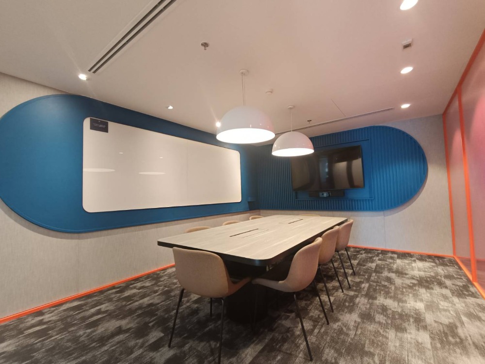 ให้เช่าสำนักงานสีลม ศาลาแดง บางรัก : เซอร์วิสออฟฟิศ พื้นที่สำนักงานให้เช่า สีลม Serviced Office ตกแต่งสวย พร้อมเข้าอยู่ อาคาร สีลม เอจ - Silom Edge Office Building 3 Workstations ราคาเช่า 29,740 บาท/เดือน ใกล้รถไฟฟ้า BTSศาลาแดง, MRTสีลม ย่านสีลม, ศาลาแดง