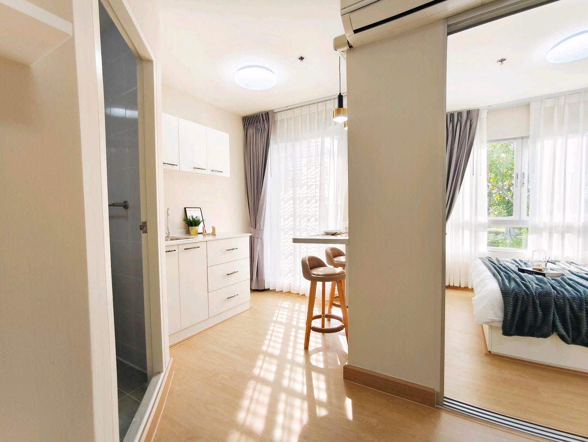 ขายคอนโดปิ่นเกล้า จรัญสนิทวงศ์ : 🔥 ขายด่วน! The Trust Residence ปิ่นเกล้า 🔥ห้องรีโนเวทใหม่ ฟีลเหมือนอยู่บ้าน ชั้น 5 วิวสวน โล่งสบาย ไม่อึดอัด จัดมุมทำงานไว้ให้เรียบร้อย อยู่เองก็ดี ปล่อยเช่าก็คุ้ม