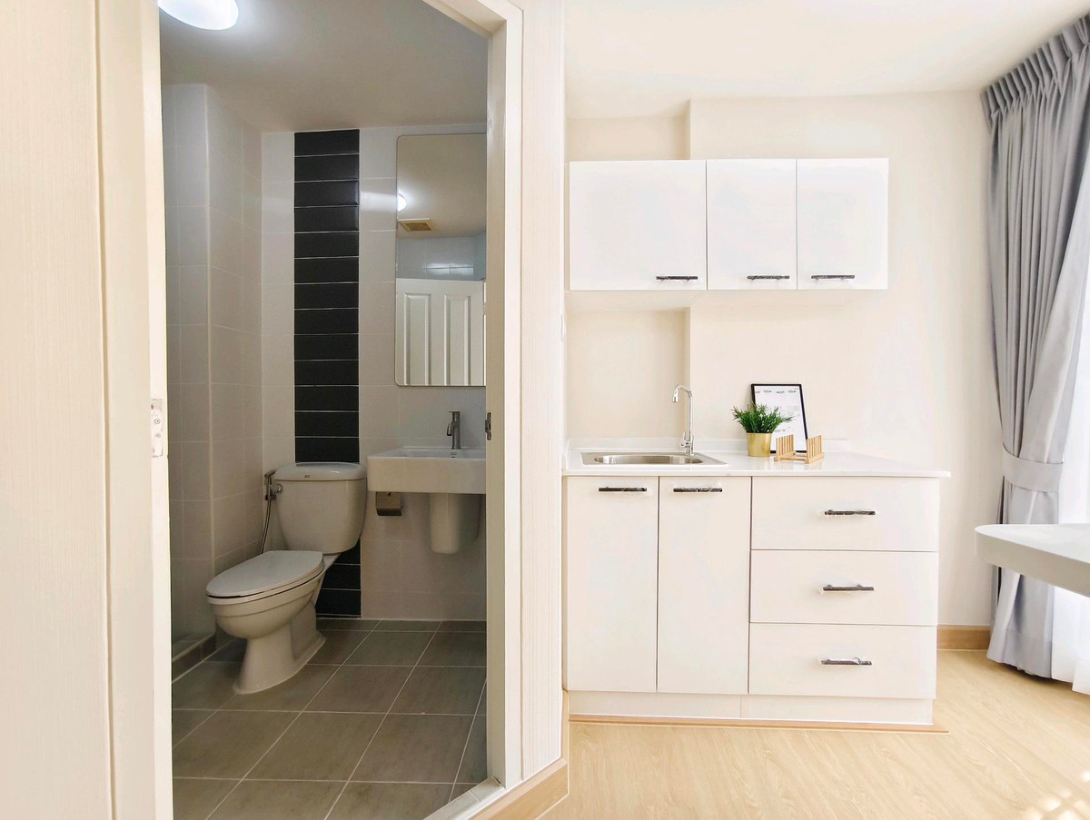 ขายคอนโดปิ่นเกล้า จรัญสนิทวงศ์ : 🔥 ขายด่วน! The Trust Residence ปิ่นเกล้า 🔥ห้องรีโนเวทใหม่ ฟีลเหมือนอยู่บ้าน ชั้น 5 วิวสวน โล่งสบาย ไม่อึดอัด จัดมุมทำงานไว้ให้เรียบร้อย อยู่เองก็ดี ปล่อยเช่าก็คุ้ม