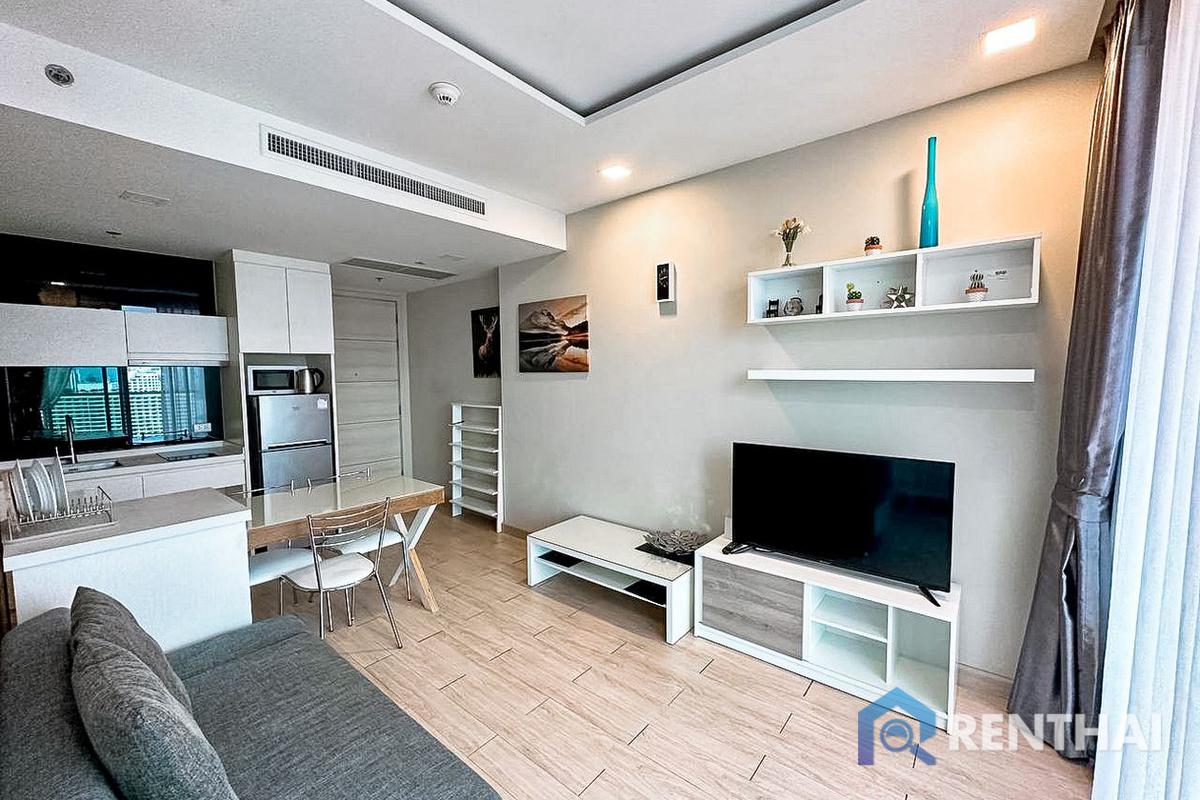 For SaleCondoPattaya, Bangsaen, Chonburi : Beachfront Condo in Jomtien for Sale!