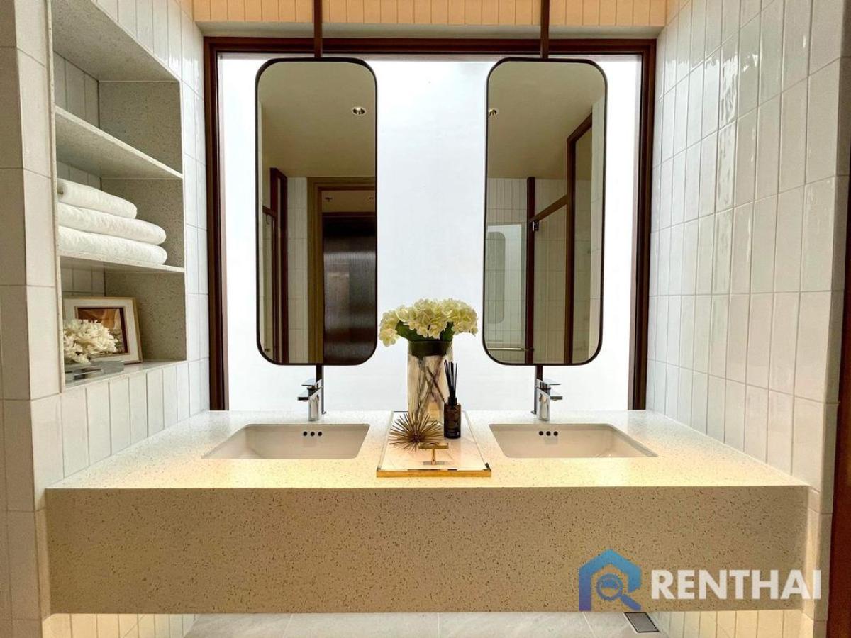 ขายคอนโดพัทยา บางแสน ชลบุรี สัตหีบ : ขาย Arom Jomtien คอนโดติดหาดจอมเทียน 2 ห้องนอน 84 ตร.ม. ห้องแบบพิเศษ หายาก ขายราคาดีๆ วิวทะเลชั้นสูง ห้องหัวมุม