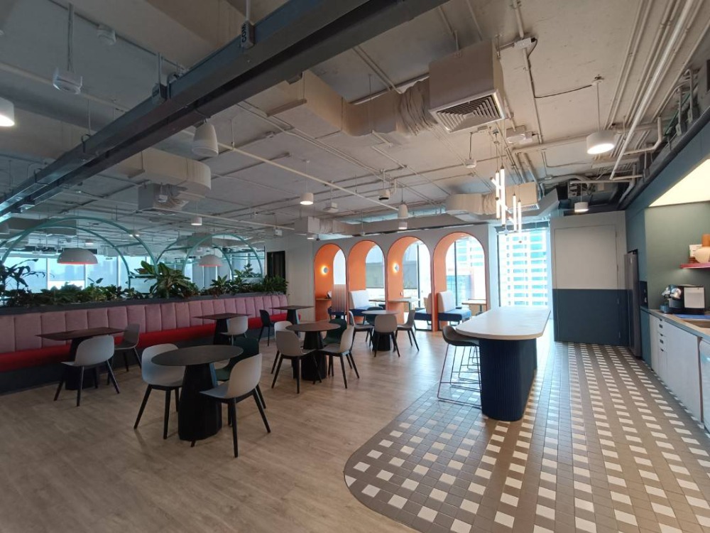 ให้เช่าสำนักงานสีลม ศาลาแดง บางรัก : เซอร์วิสออฟฟิศ พื้นที่สำนักงานให้เช่า Serviced Office สีลม ศาลาแดง ตกแต่งสวย พร้อมเข้าอยู่ อาคาร สีลม เอจ - Silom Edge Office Building 5 Workstations ราคาเช่า 49,540 บาท/เดือน ใกล้รถไฟฟ้า BTSศาลาแดง, MRTสีลม ย่านสีลม