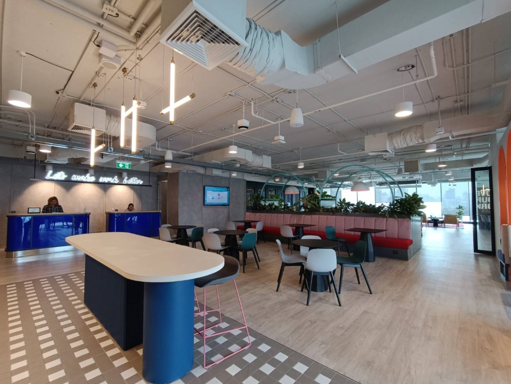 ให้เช่าสำนักงานสีลม ศาลาแดง บางรัก : เซอร์วิสออฟฟิศ พื้นที่สำนักงานให้เช่า Serviced Office สีลม ศาลาแดง ตกแต่งสวย พร้อมเข้าอยู่ อาคาร สีลม เอจ - Silom Edge Office Building 5 Workstations ราคาเช่า 49,540 บาท/เดือน ใกล้รถไฟฟ้า BTSศาลาแดง, MRTสีลม ย่านสีลม