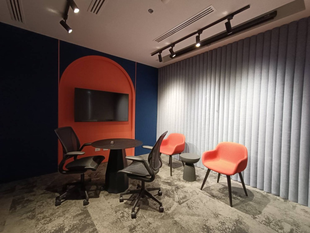 ให้เช่าสำนักงานสีลม ศาลาแดง บางรัก : เซอร์วิสออฟฟิศ พื้นที่สำนักงานให้เช่า Serviced Office สีลม ศาลาแดง ตกแต่งสวย พร้อมเข้าอยู่ อาคาร สีลม เอจ - Silom Edge Office Building 5 Workstations ราคาเช่า 49,540 บาท/เดือน ใกล้รถไฟฟ้า BTSศาลาแดง, MRTสีลม ย่านสีลม