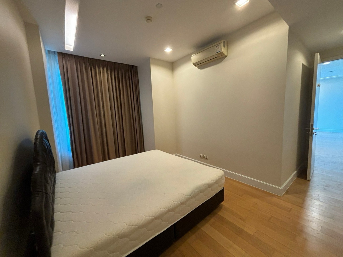 For SaleCondoLadprao, Central Ladprao : Urgent sale, Equinox Phahol-Vibha Condo, size 80 sq m, 2 bedrooms, 2 bathrooms, near Chatuchak Park, Lat Phrao Intersection, price 9,990,000 million baht, call 093-028-1245, ID line:properagency