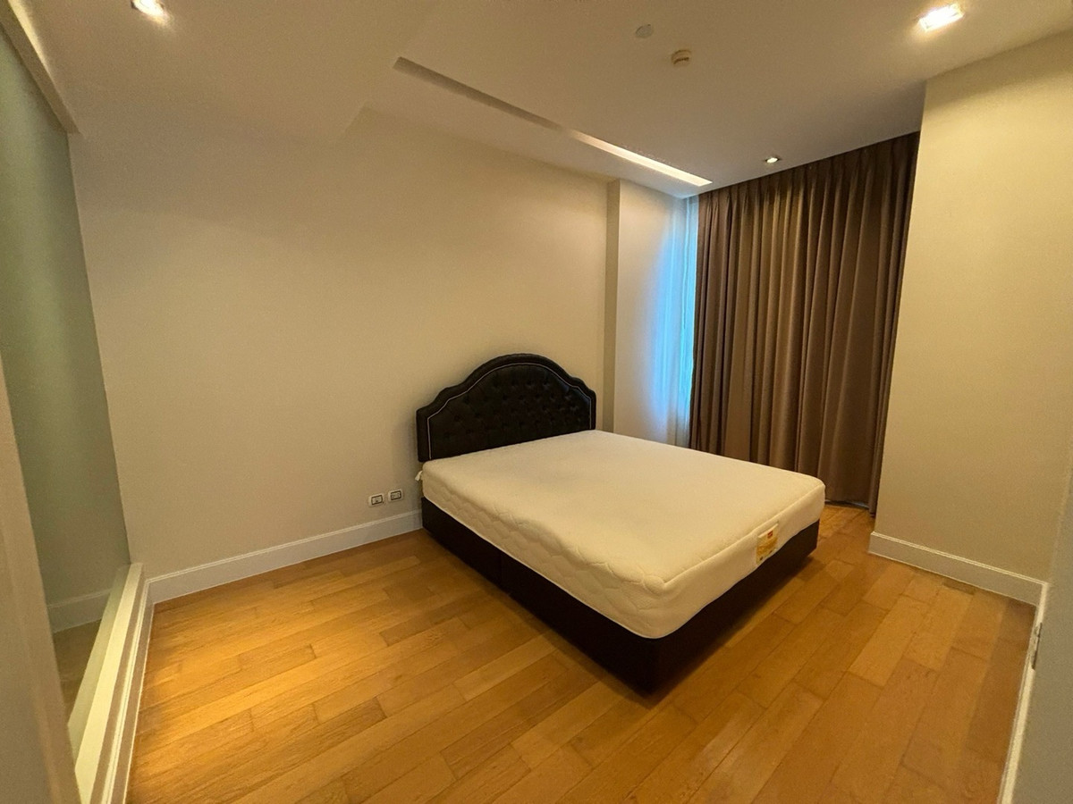 For SaleCondoLadprao, Central Ladprao : Urgent sale, Equinox Phahol-Vibha Condo, size 80 sq m, 2 bedrooms, 2 bathrooms, near Chatuchak Park, Lat Phrao Intersection, price 9,990,000 million baht, call 093-028-1245, ID line:properagency