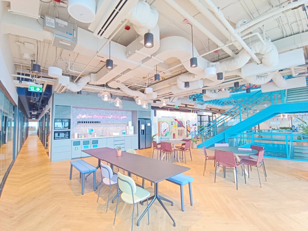 ให้เช่าสำนักงานสยาม จุฬา สามย่าน : เซอร์วิสออฟฟิศ พื้นที่สำนักงานให้เช่า สามย่าน Serviced Office ตกแต่งสวย พร้อมเข้าอยู่ อาคาร สามย่านมิตรทาวน์ ออฟฟิศ ทาวเวอร์ - SAMYAN MITRTOWN Office Tower Building 6 Workstations ราคาเช่า 57,500 บาท/เดือน ใกล้รถไฟฟ้า