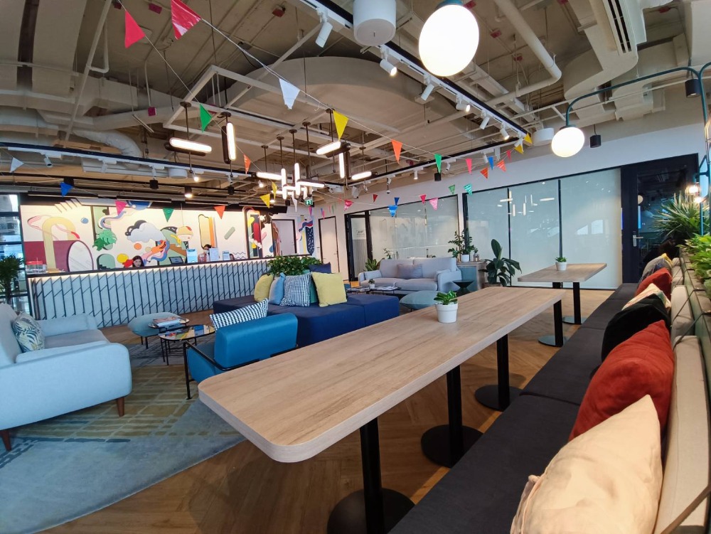 ให้เช่าสำนักงานสยาม จุฬา สามย่าน : เซอร์วิสออฟฟิศ พื้นที่สำนักงานให้เช่า สามย่าน Serviced Office ตกแต่งสวย พร้อมเข้าอยู่ อาคาร สามย่านมิตรทาวน์ ออฟฟิศ ทาวเวอร์ - SAMYAN MITRTOWN Office Tower Building 6 Workstations ราคาเช่า 57,500 บาท/เดือน ใกล้รถไฟฟ้า