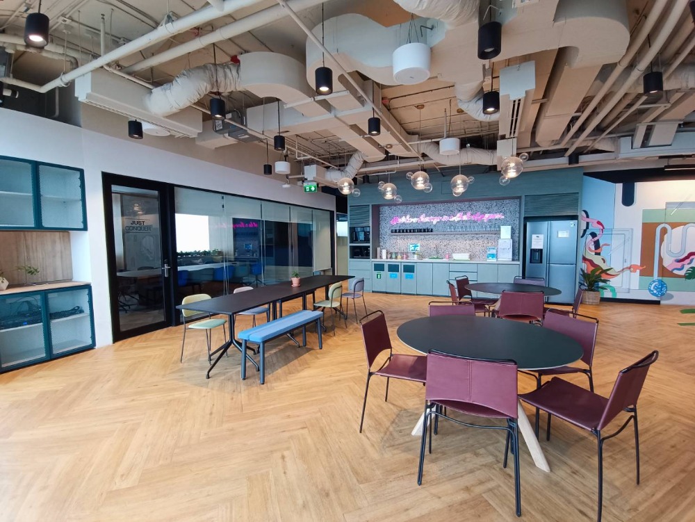 ให้เช่าสำนักงานสยาม จุฬา สามย่าน : เซอร์วิสออฟฟิศ พื้นที่สำนักงานให้เช่า สามย่าน Serviced Office ตกแต่งสวย พร้อมเข้าอยู่ อาคาร สามย่านมิตรทาวน์ ออฟฟิศ ทาวเวอร์ - SAMYAN MITRTOWN Office Tower Building 6 Workstations ราคาเช่า 57,500 บาท/เดือน ใกล้รถไฟฟ้า